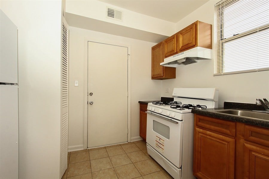 8238 S Ellis Ave Image 1