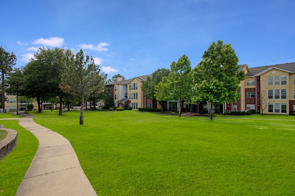 Lincoln Villas on Memorial Image 22