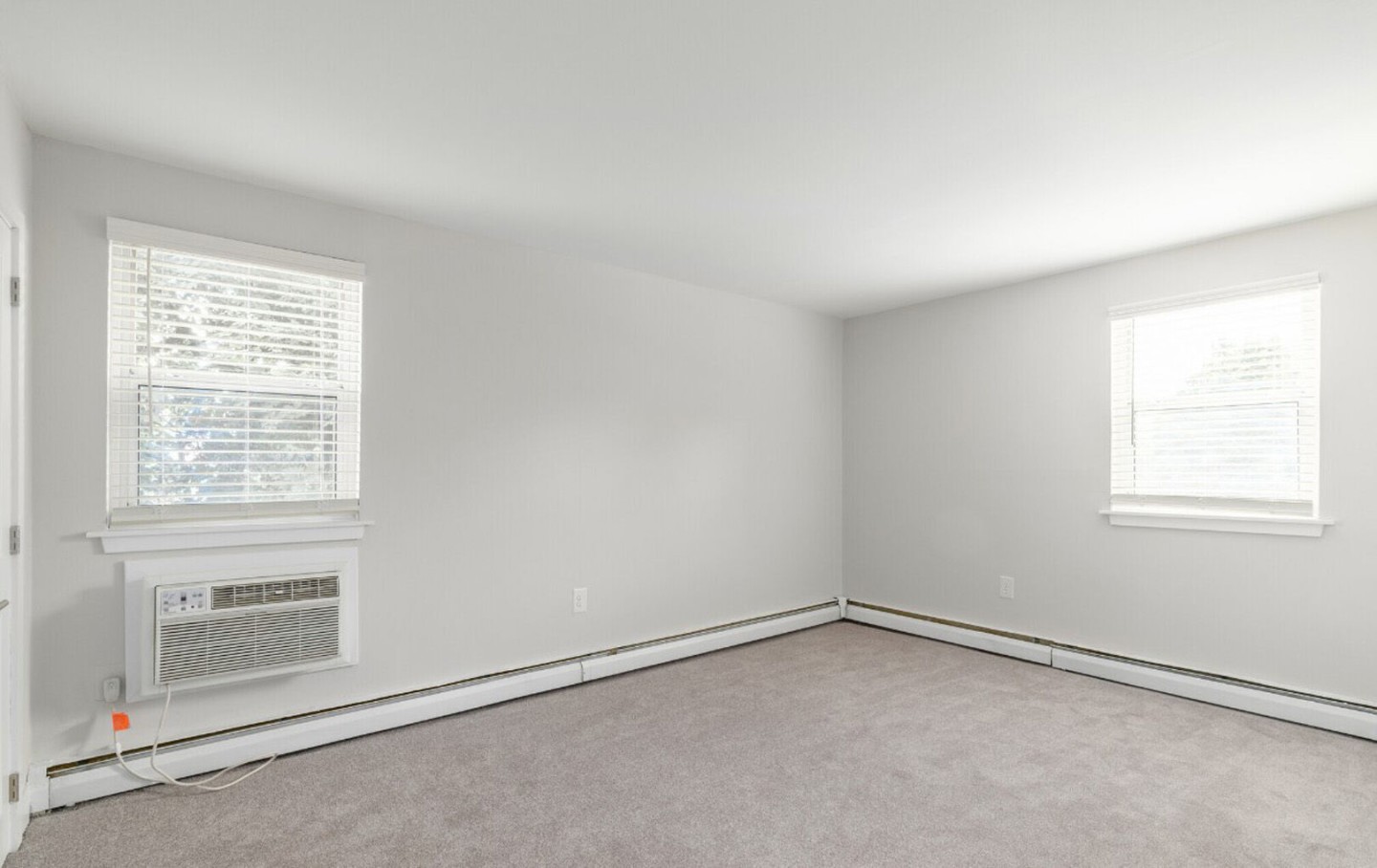 Donna Court Apartments Image 11