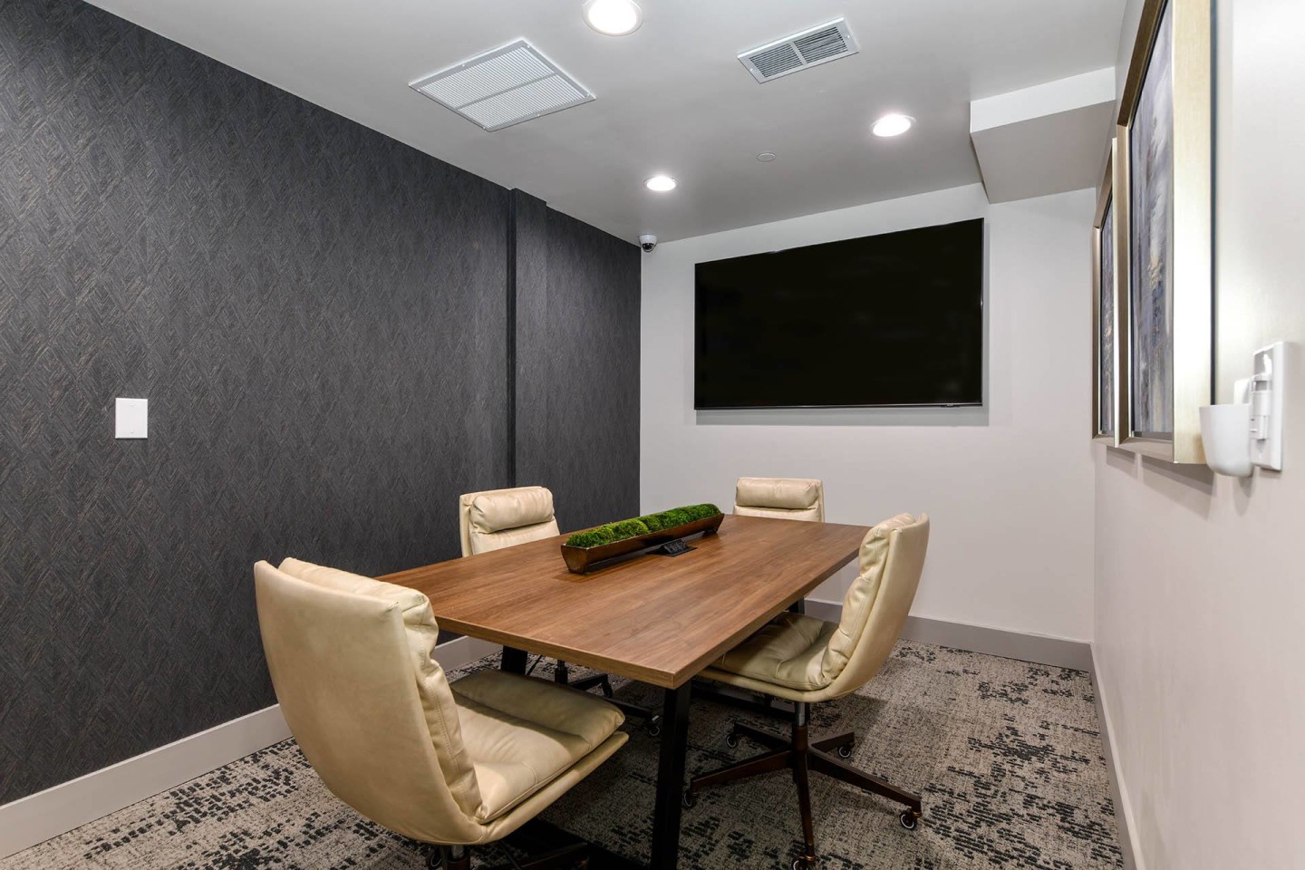 92 West Paces Image 47