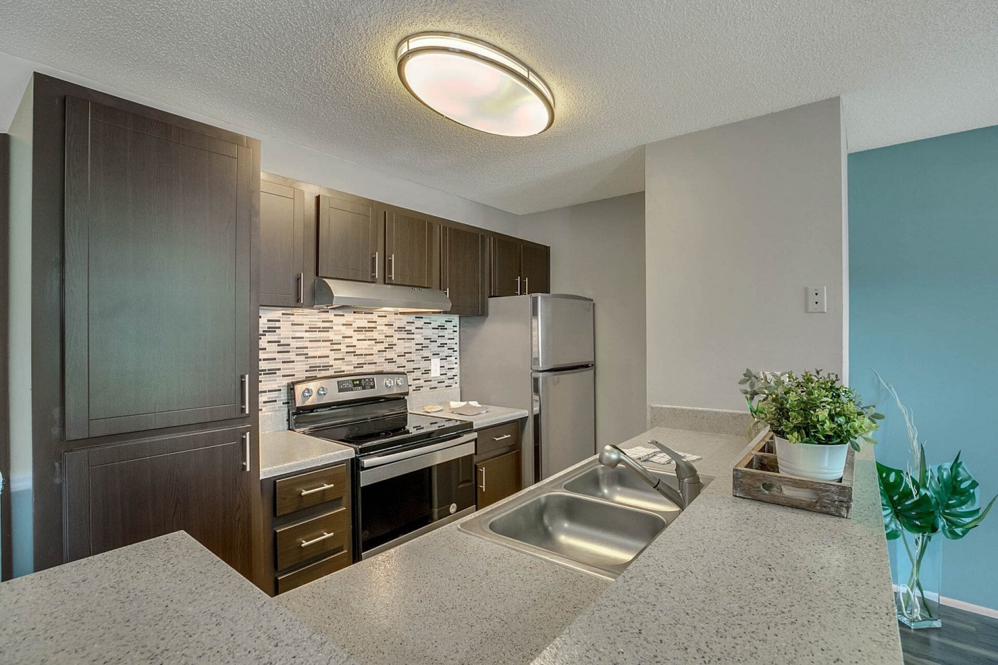 Lakeside Central Apartments Image 3