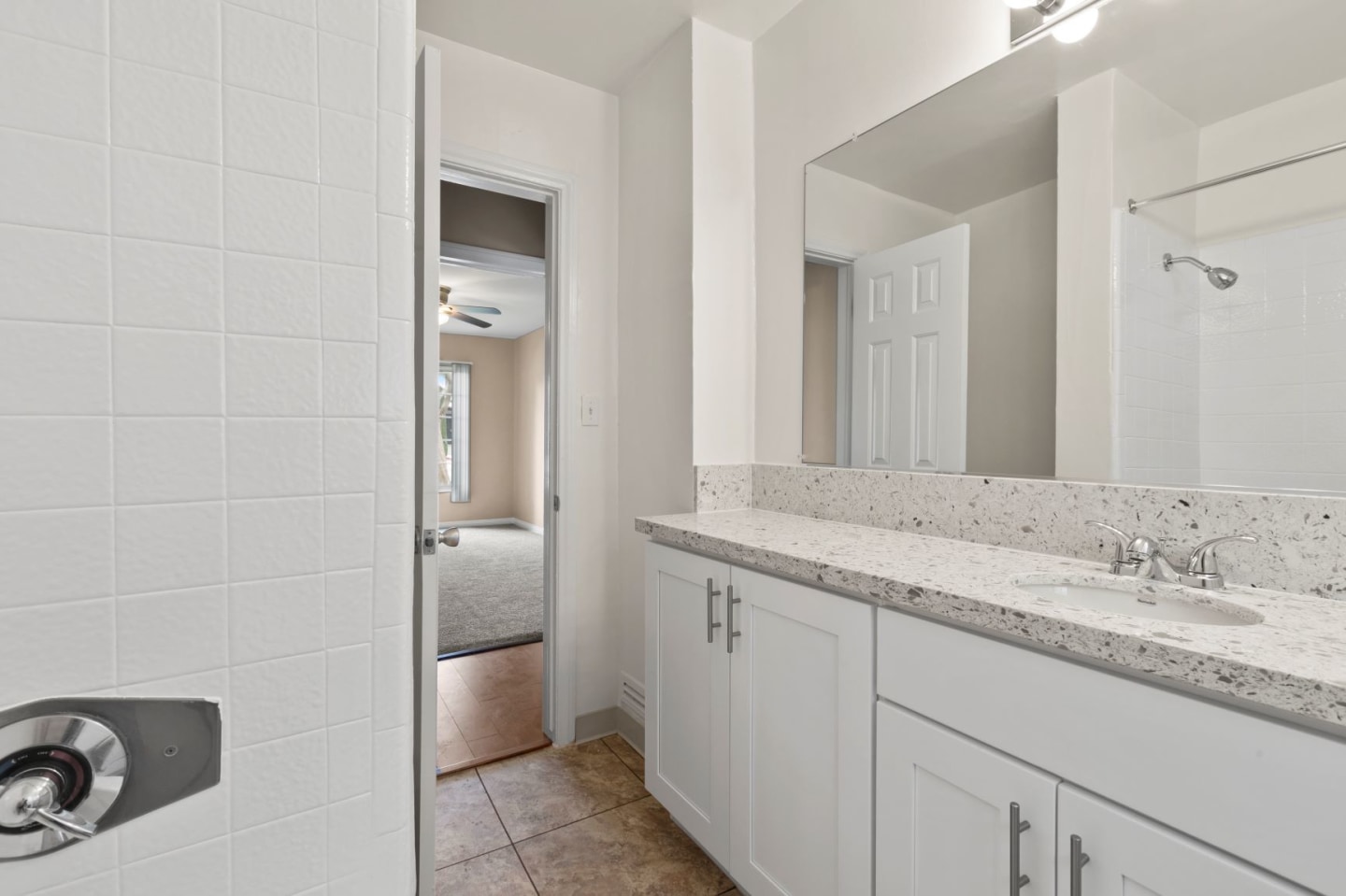 Colonial Manor Image 34