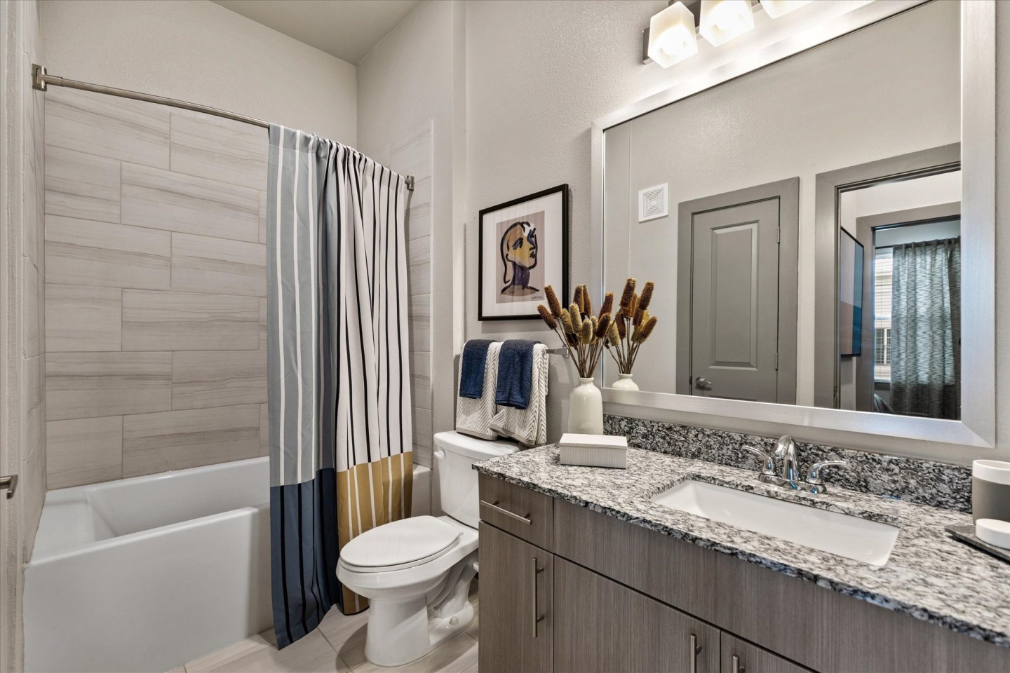 Shoreview Flats Image 21