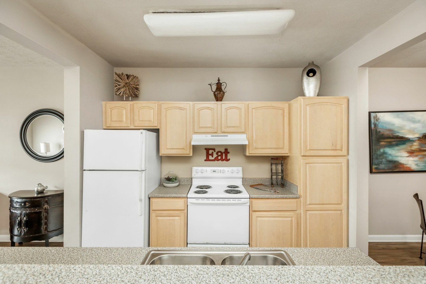 Runaway Bay Apartments Image 5