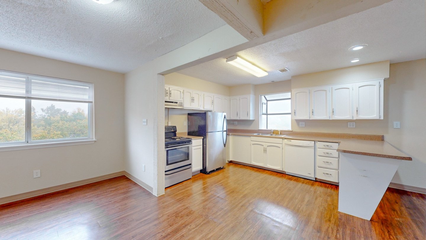 Skyline Apartments Image 14