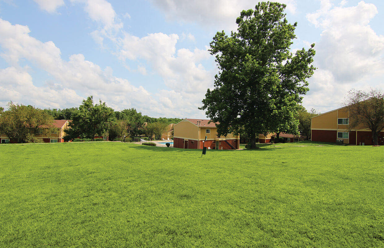 Raintree Apartments Image 2
