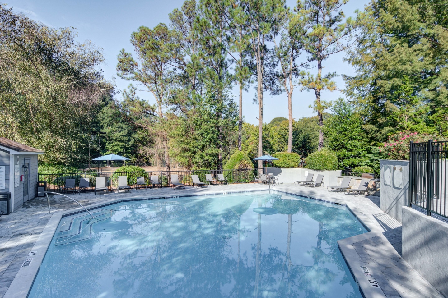 The 1800 at Barrett Lakes Apartments Image 15