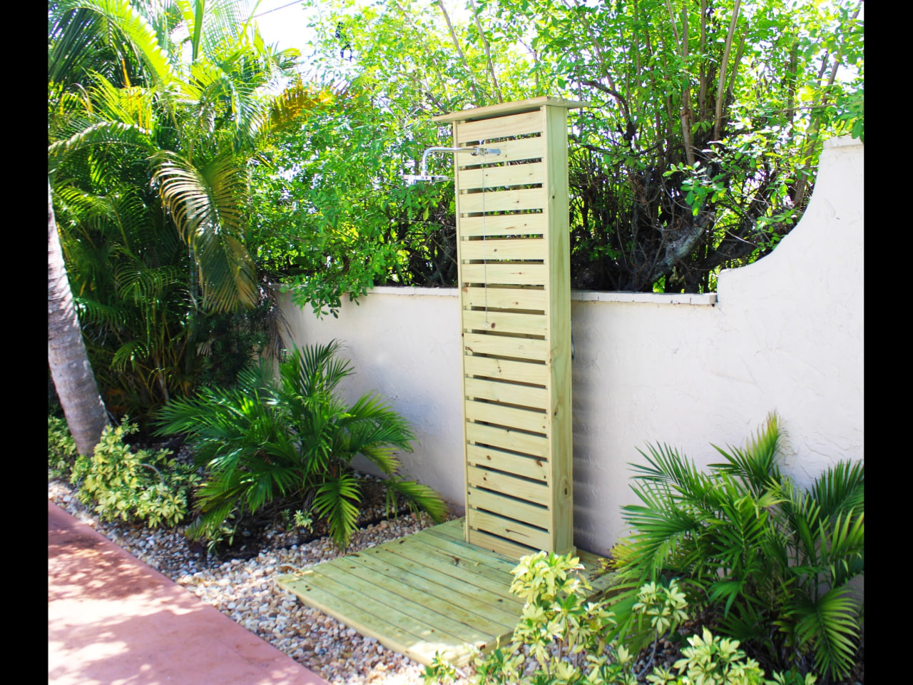 Las Brisas Gardens Image 4