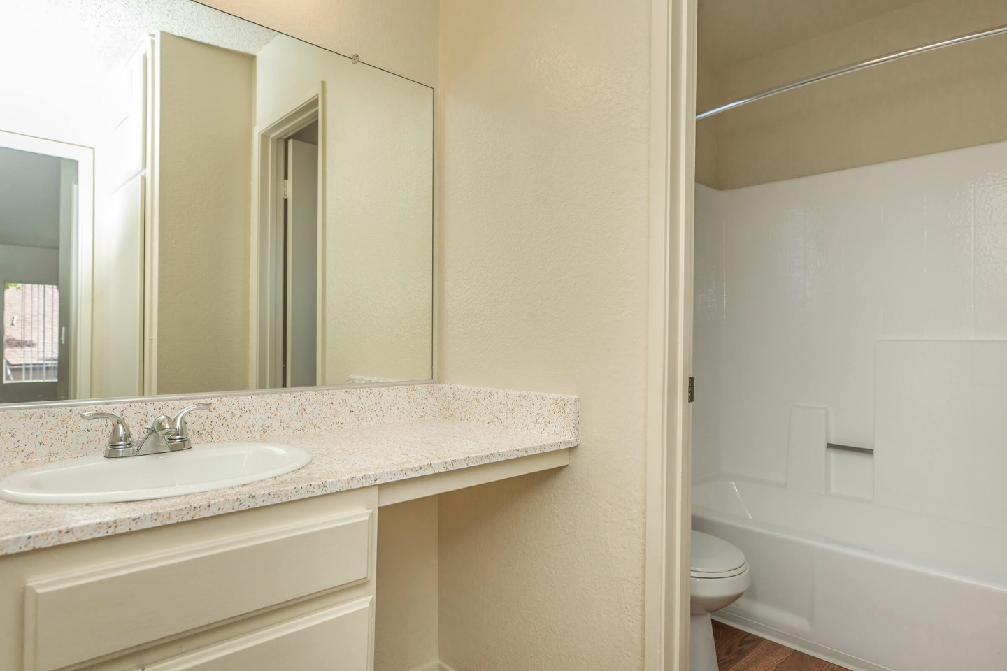Harbor Point Apartments Image 14