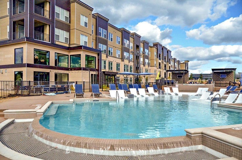 Alinea Town and Country Image 1