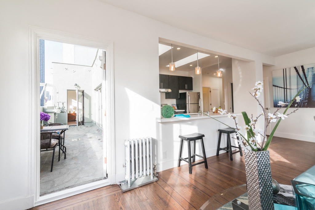324 Larkin Image 5
