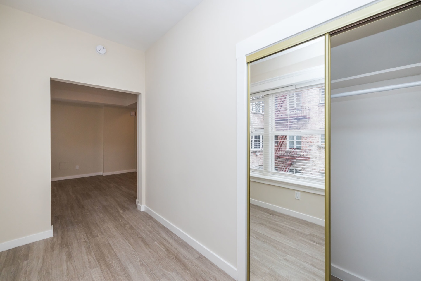 990 Geary Image 27