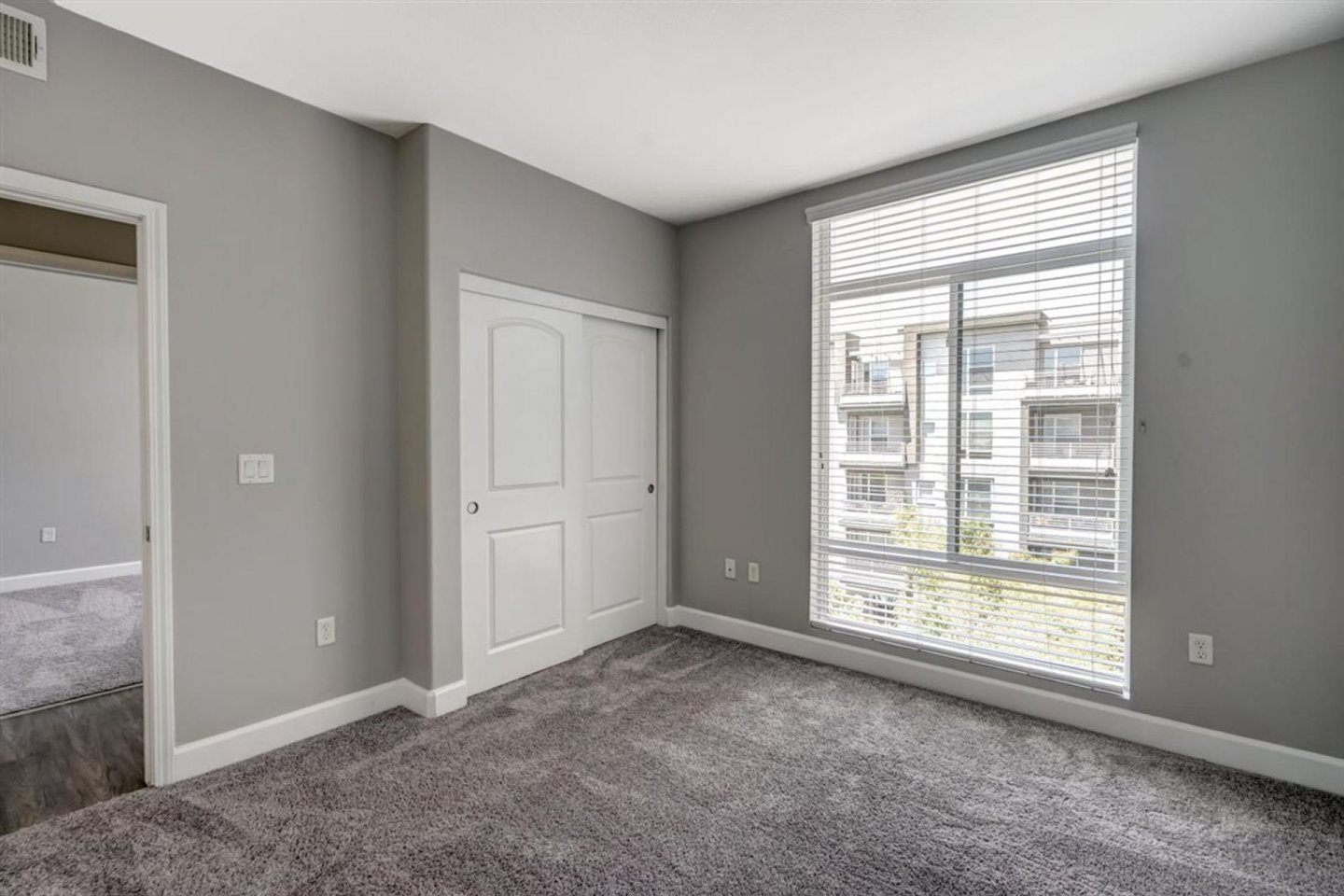 Stadium House Apartments Image 77