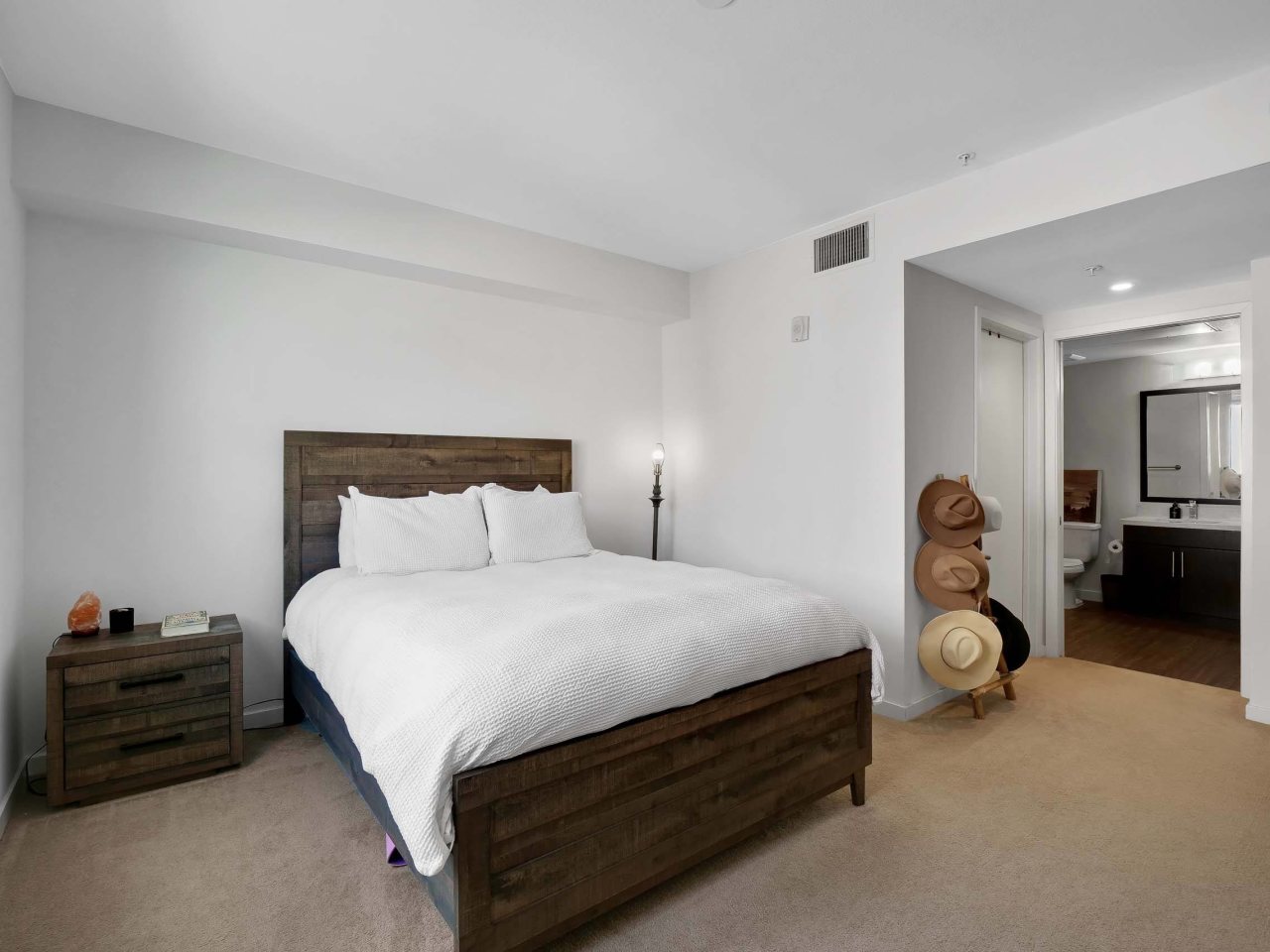 The Metropolitan at Larchmont Village Image 17