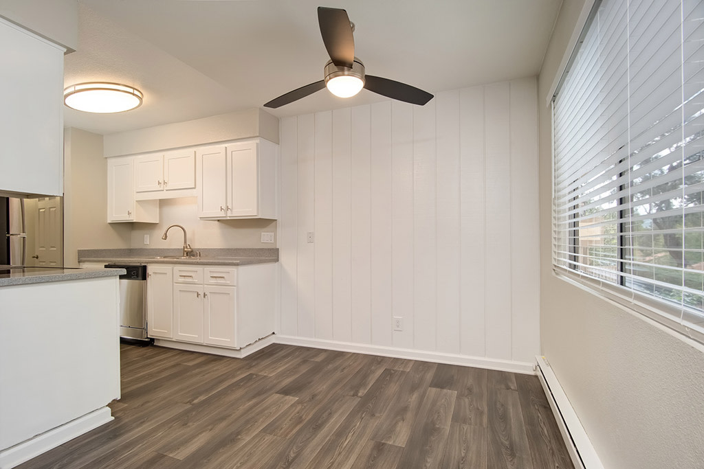 St. Charles Oaks Apartments Image 32