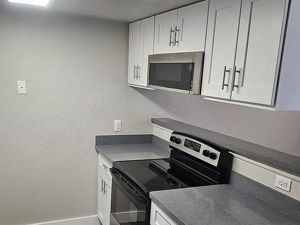 Falcon Glen Image 1