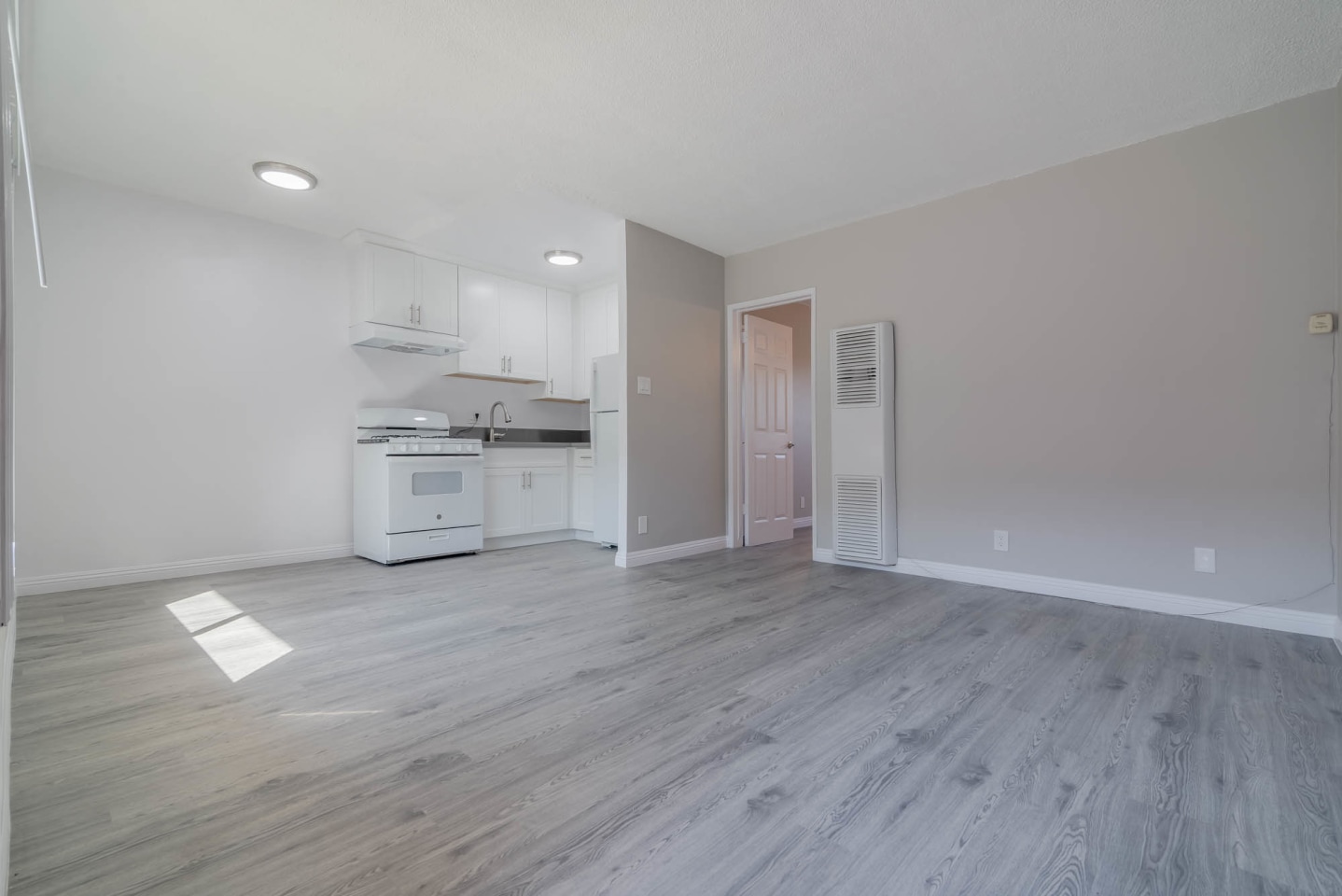 Twin Palms Image 15