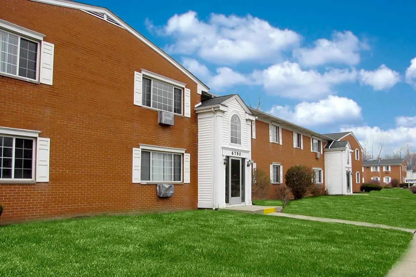 Metro Pointe Apartments Image 3