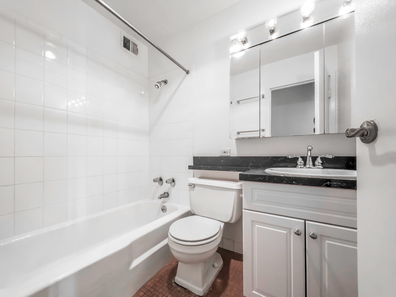 65 East Scott Street Building Image 30