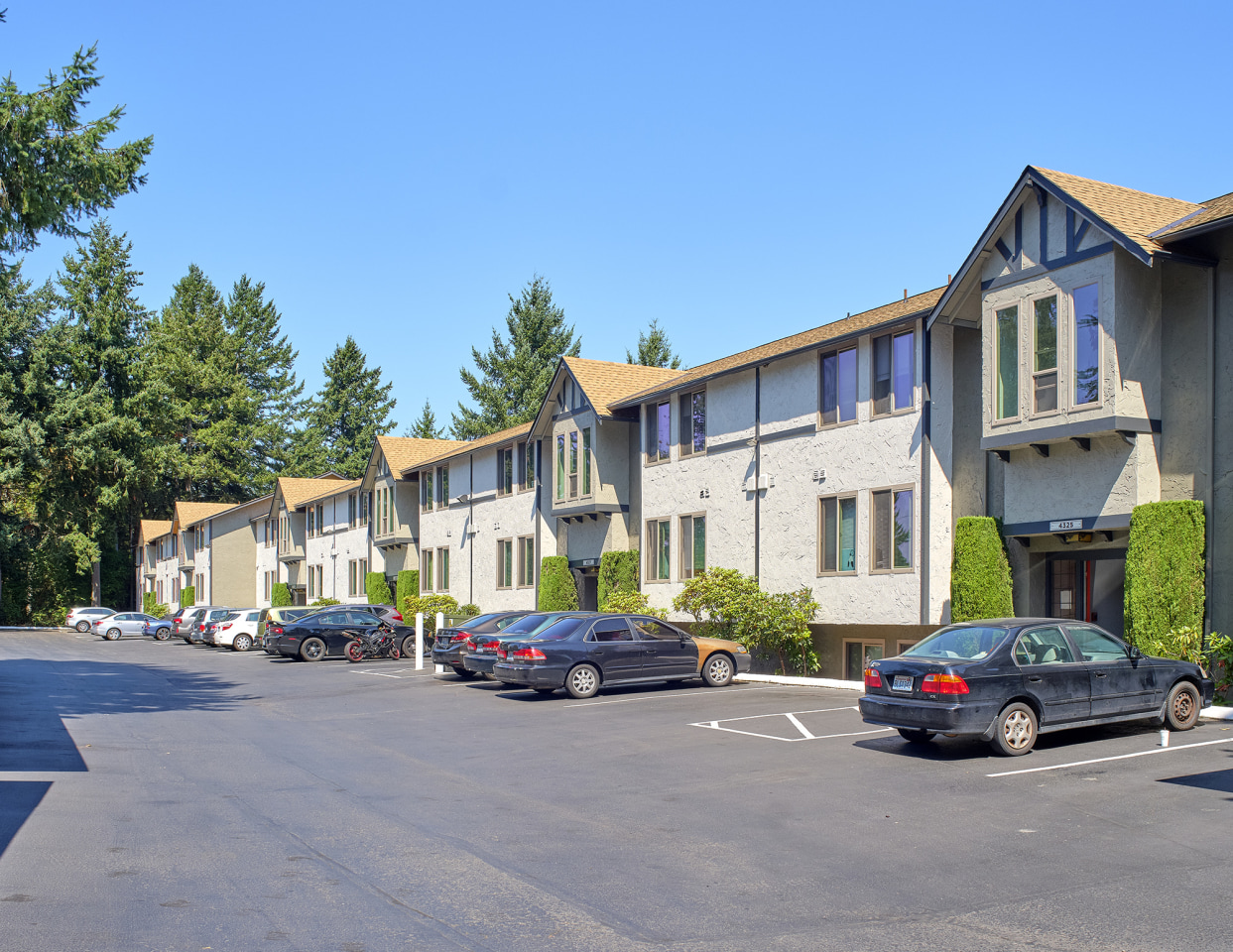 Forest Hill Village Image 38