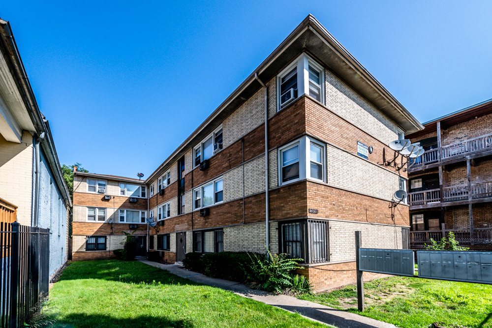 2826 E 76th Pl Image 12