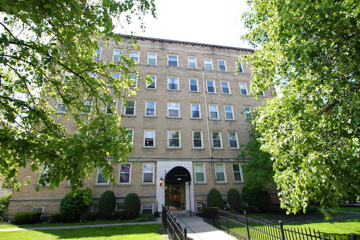 Gates Circle Image 12