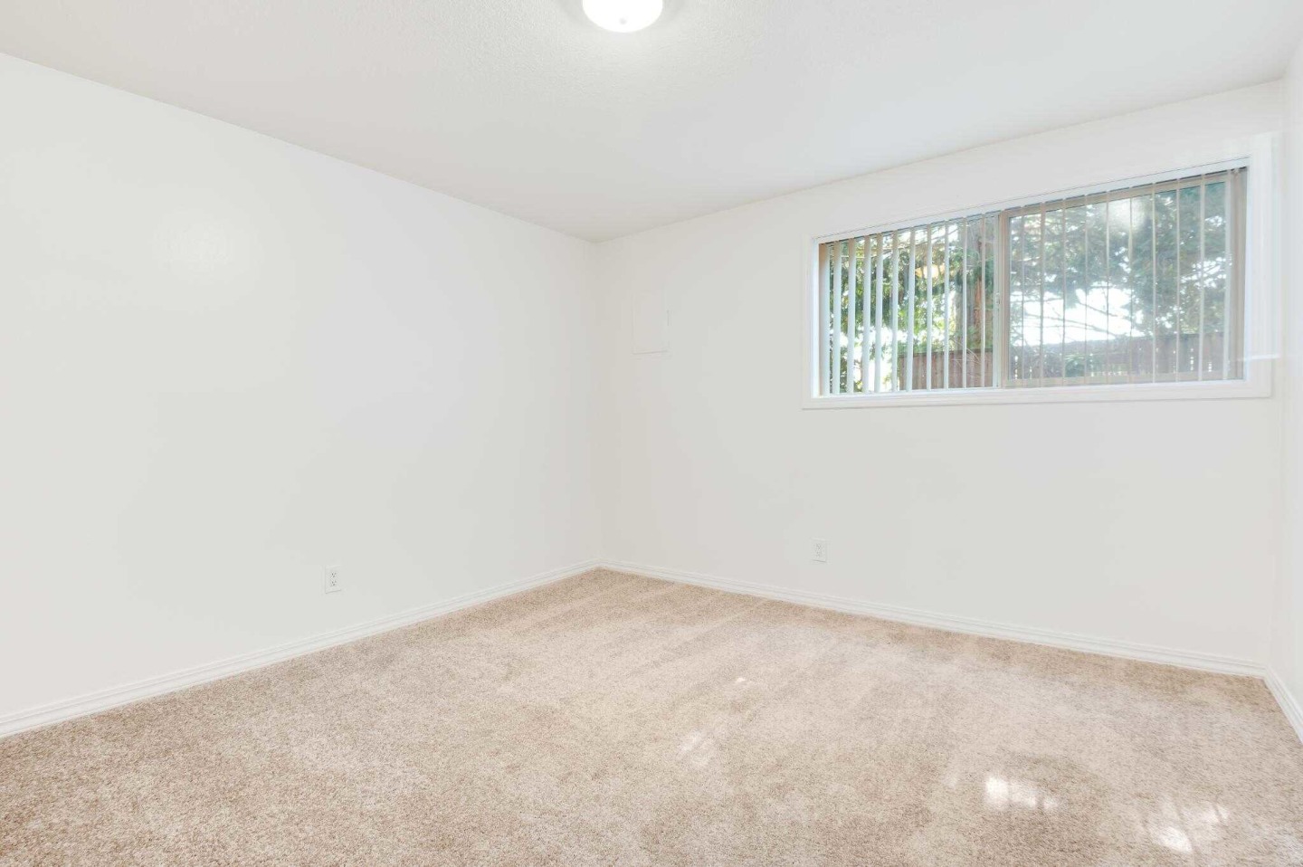 Colonial Villa Apartments Image 15