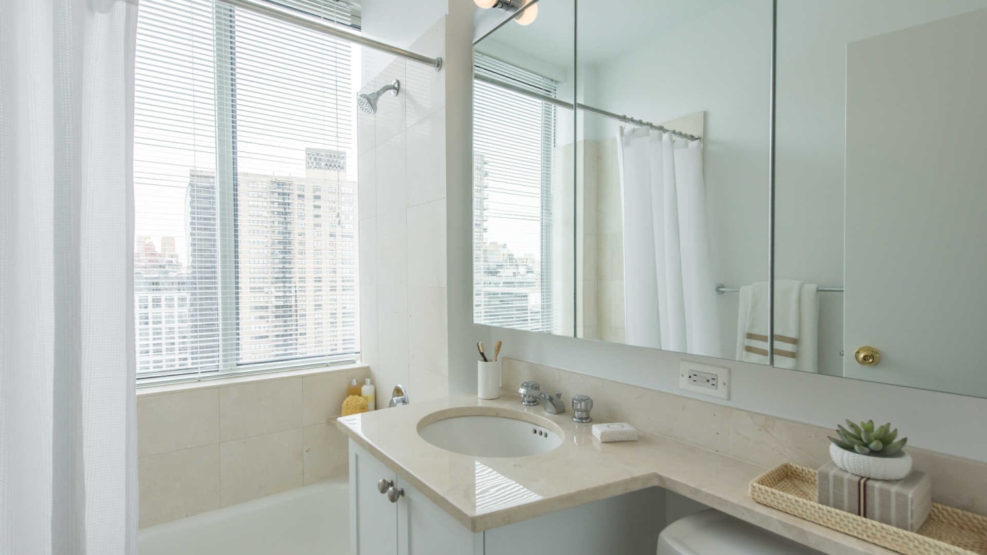 180 Riverside Boulevard Image 51