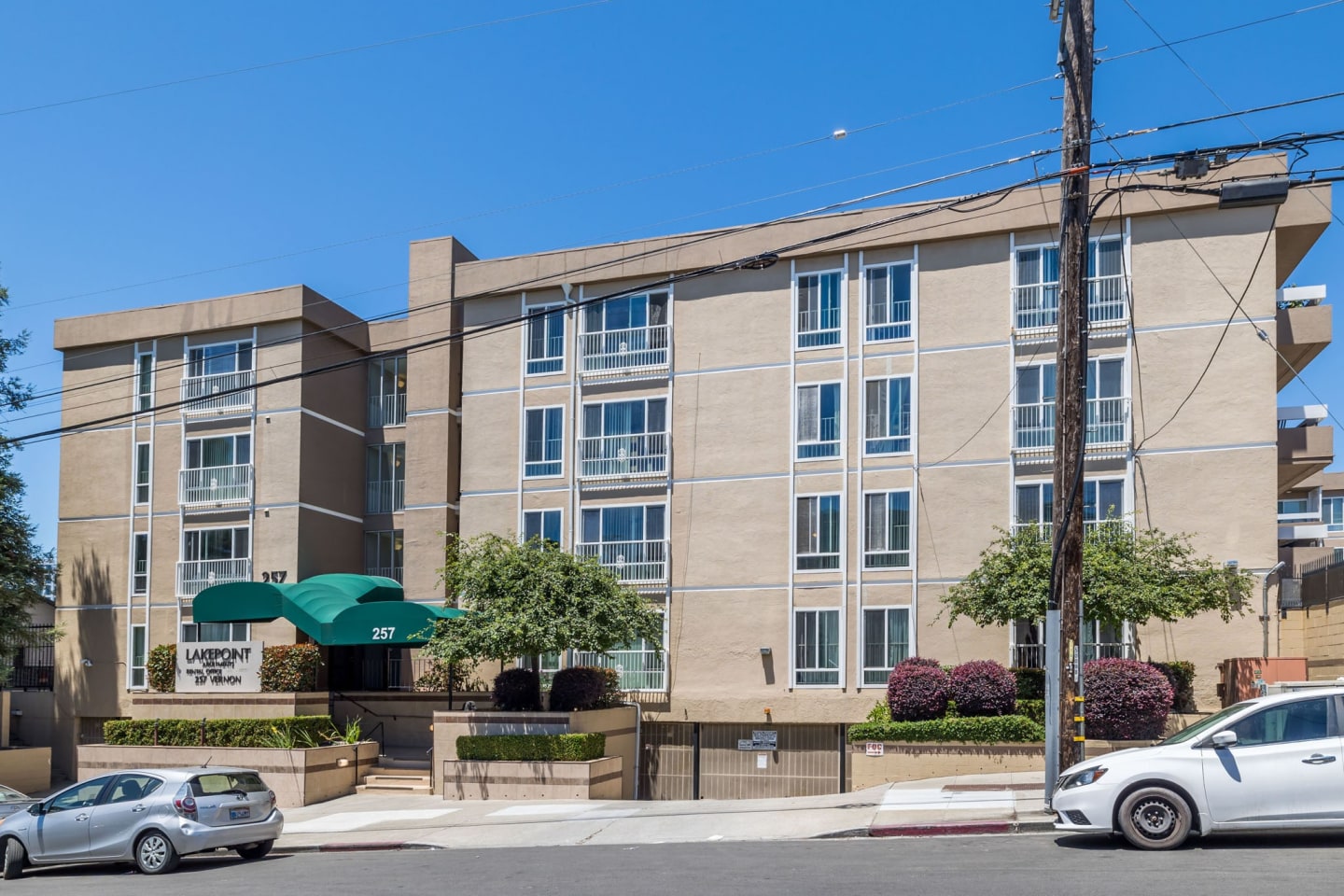257 Vernon Apartments Image 17