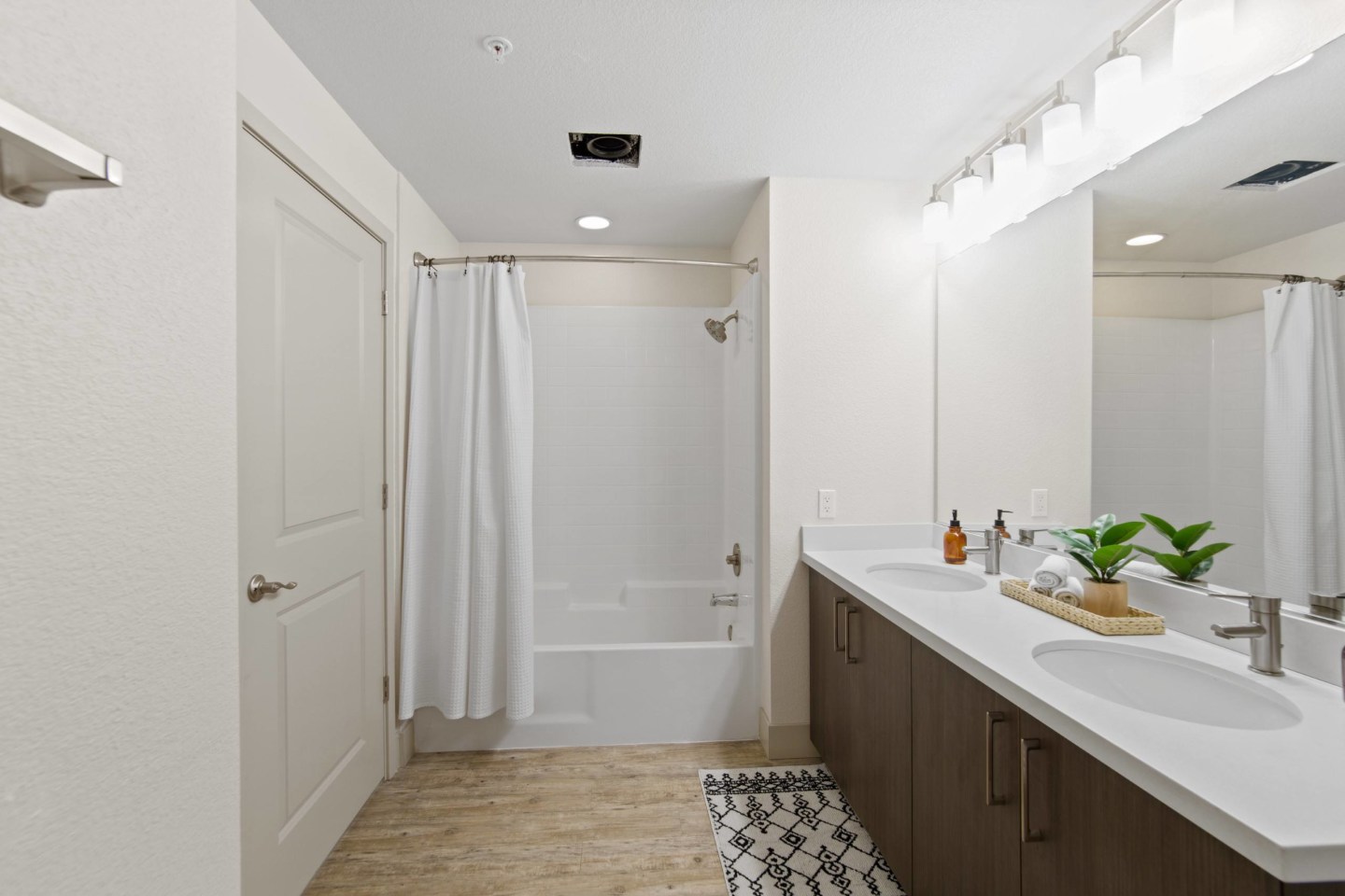 Aventine Apartments Image 10