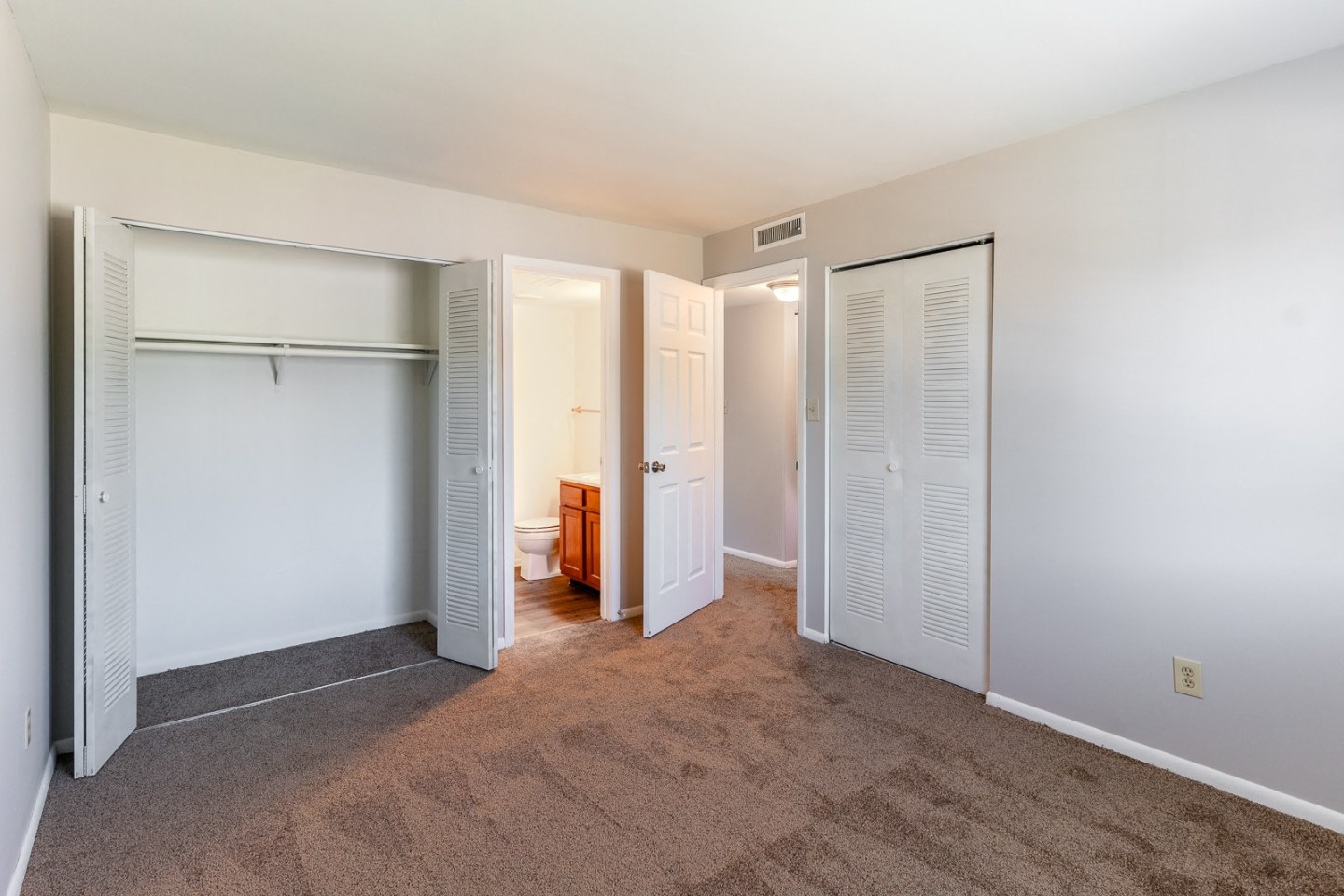 Pickwick Farms Apartments Image 11