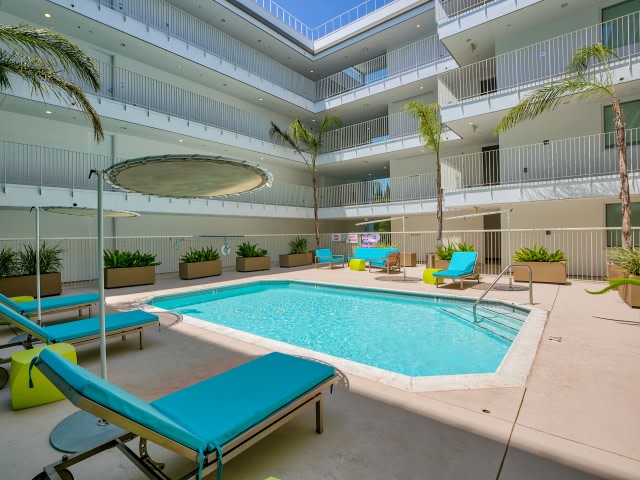 1800 Whitley Image 5