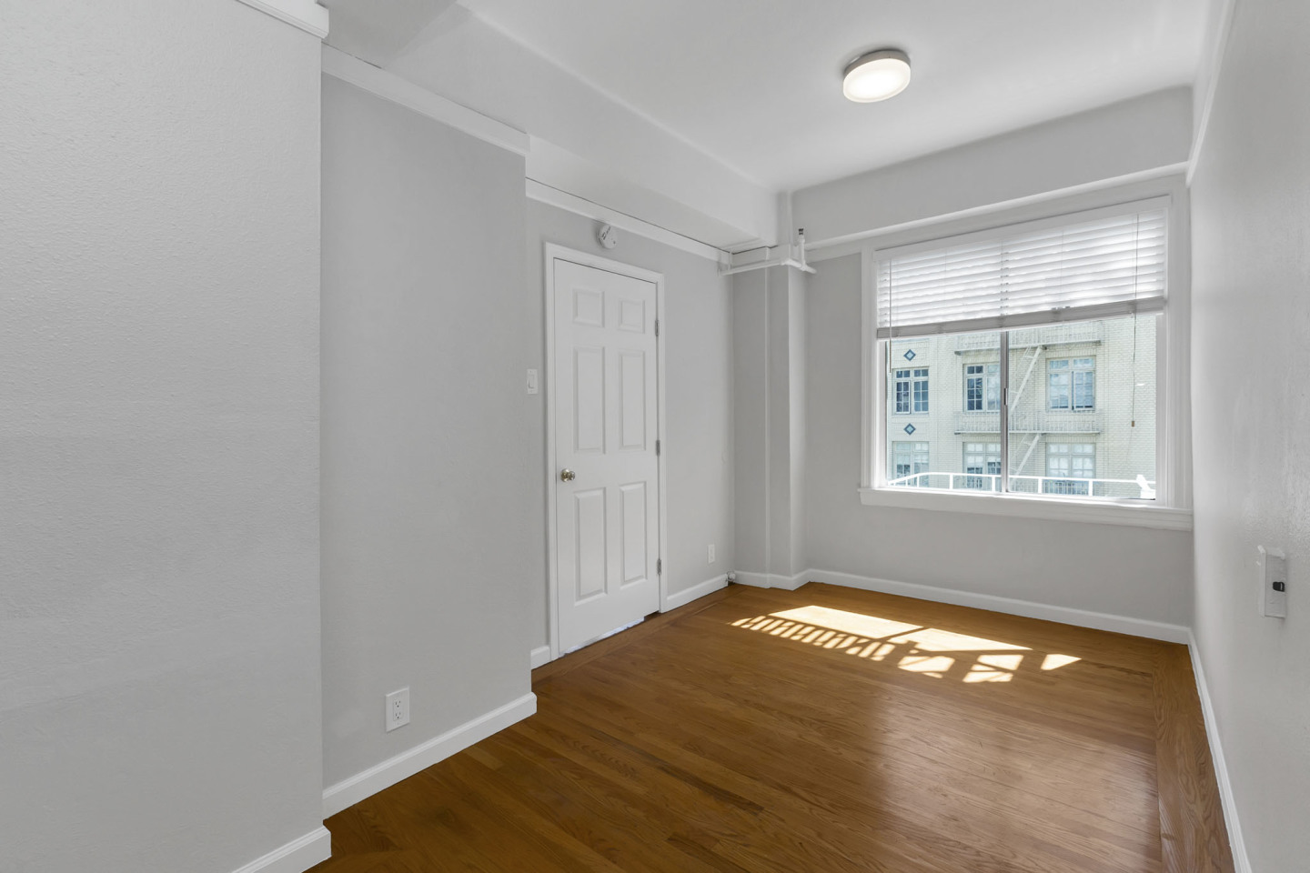 455 Hyde Image 8