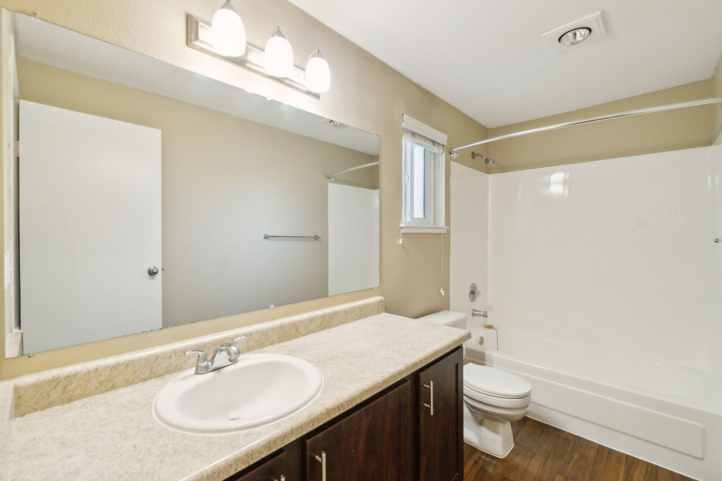 Spinnaker Apartments Image 7