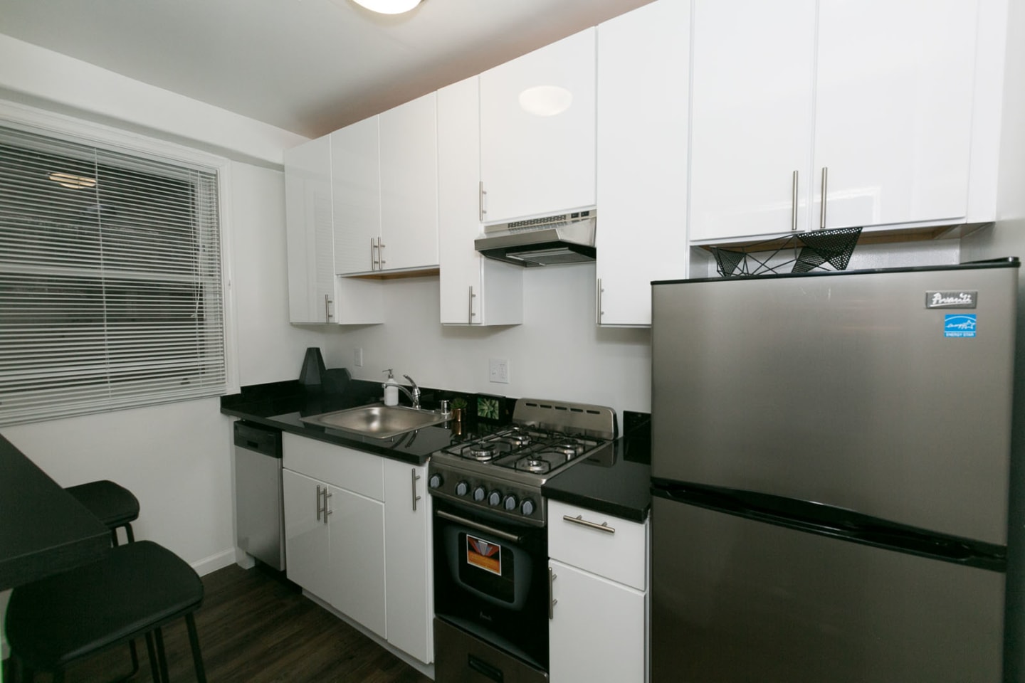 650 ELLIS Apartments Image 3