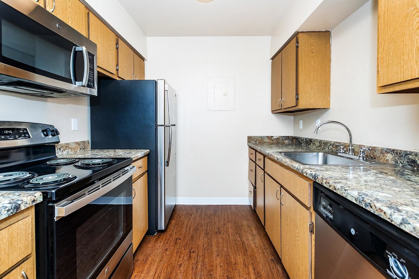 Knollwood Apartments Image 3