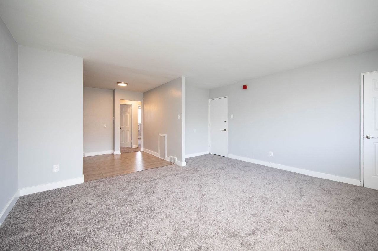10th St. Apartments Image 2
