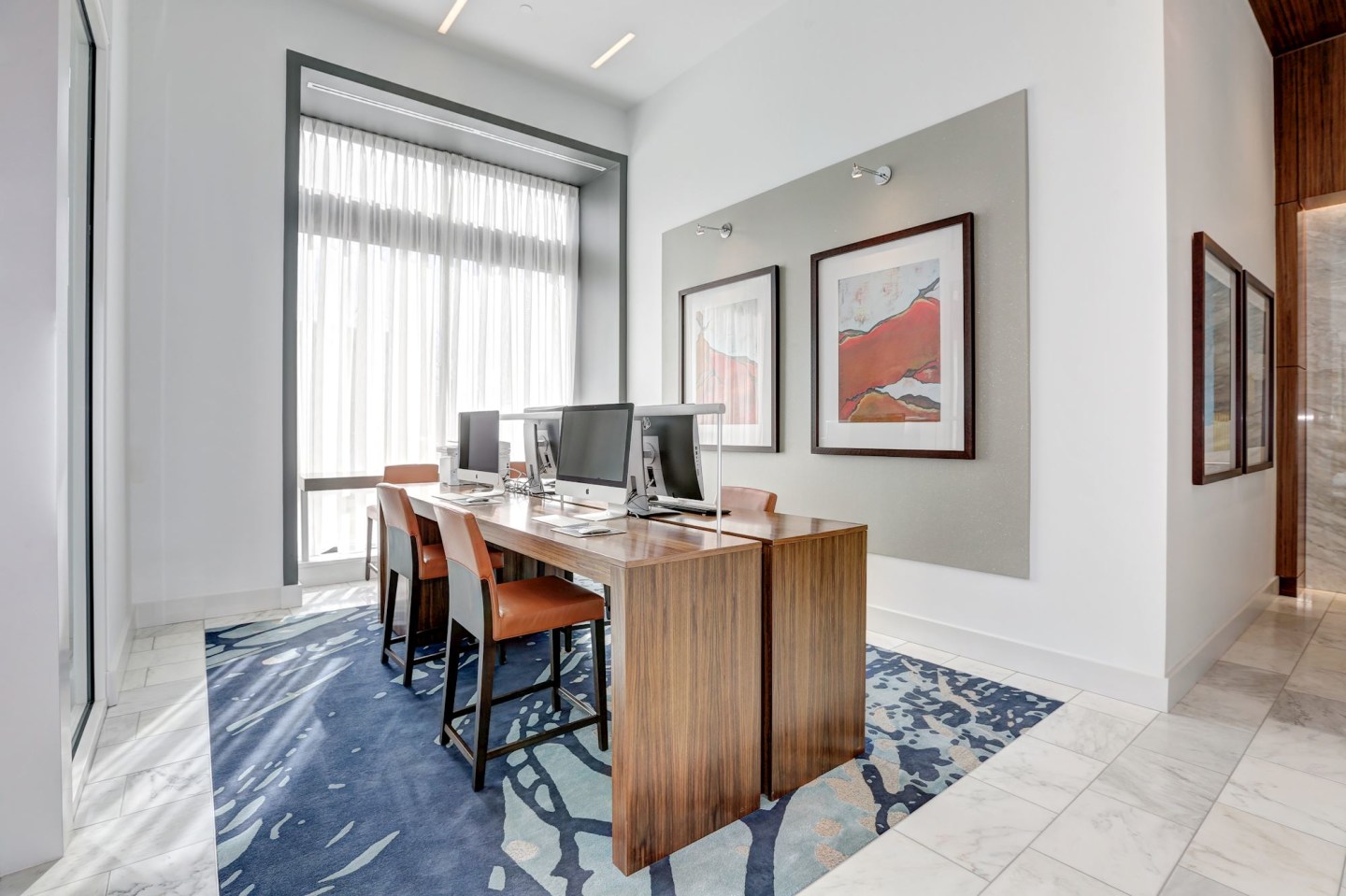 Solaire 7077 Woodmont Image 9