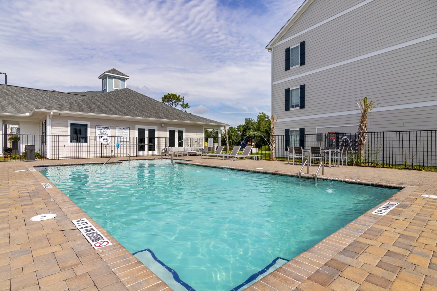 Pointe Grand Apartment Homes Image 4