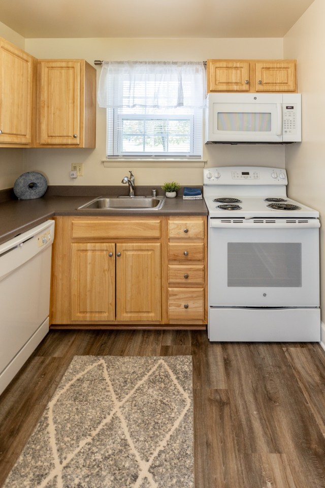 Seven Oaks Townhomes Image 9