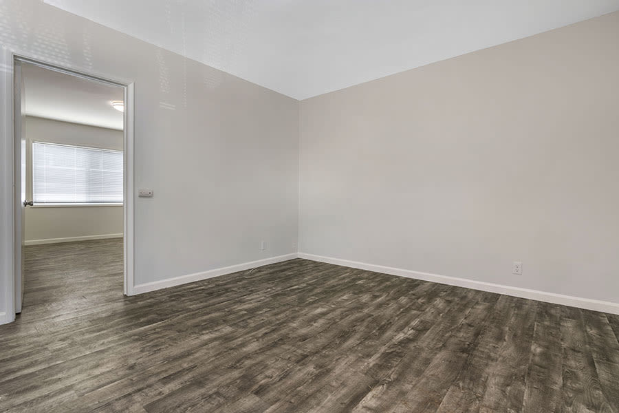 444 28th Street Apartments Image 28