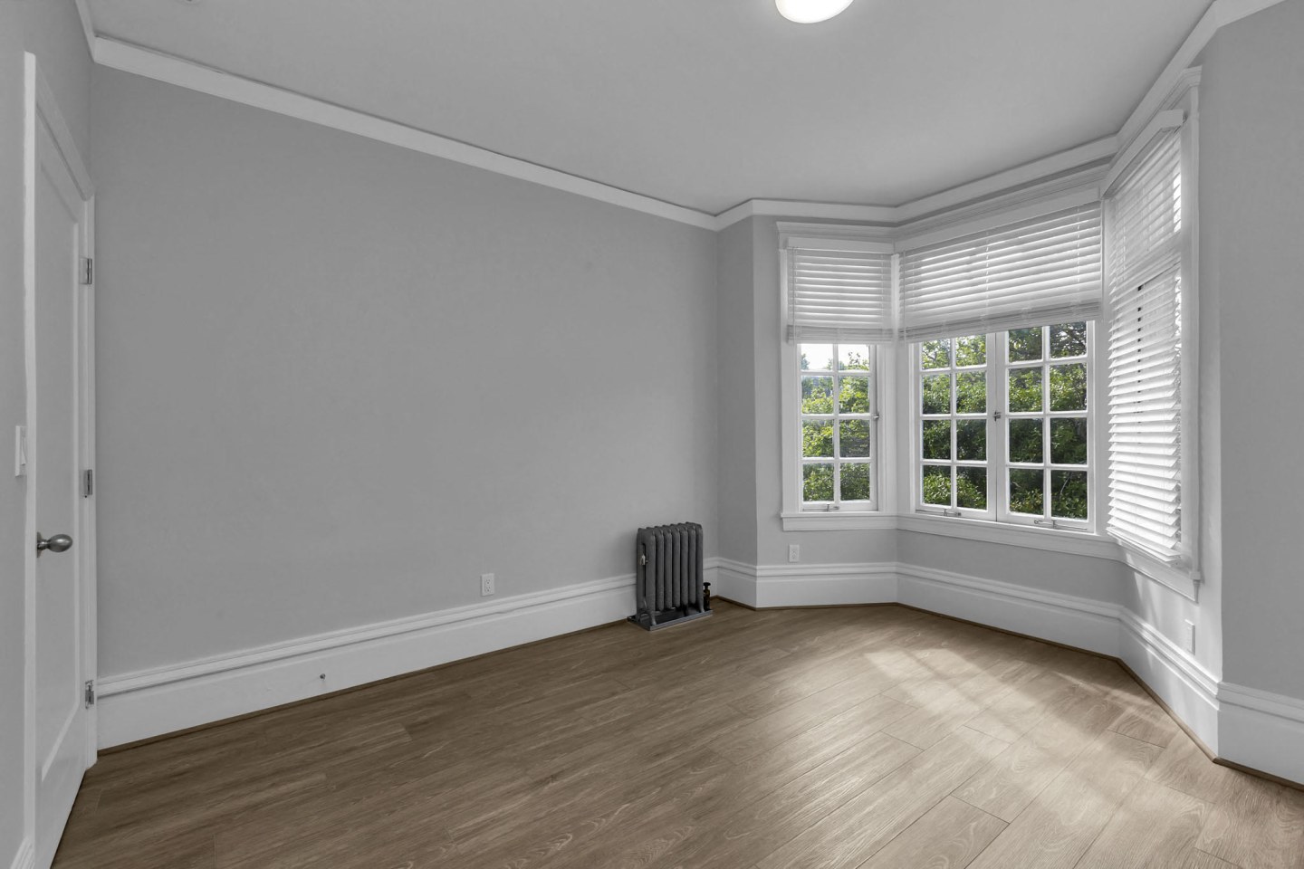 2730 SACRAMENTO Apartments Image 9