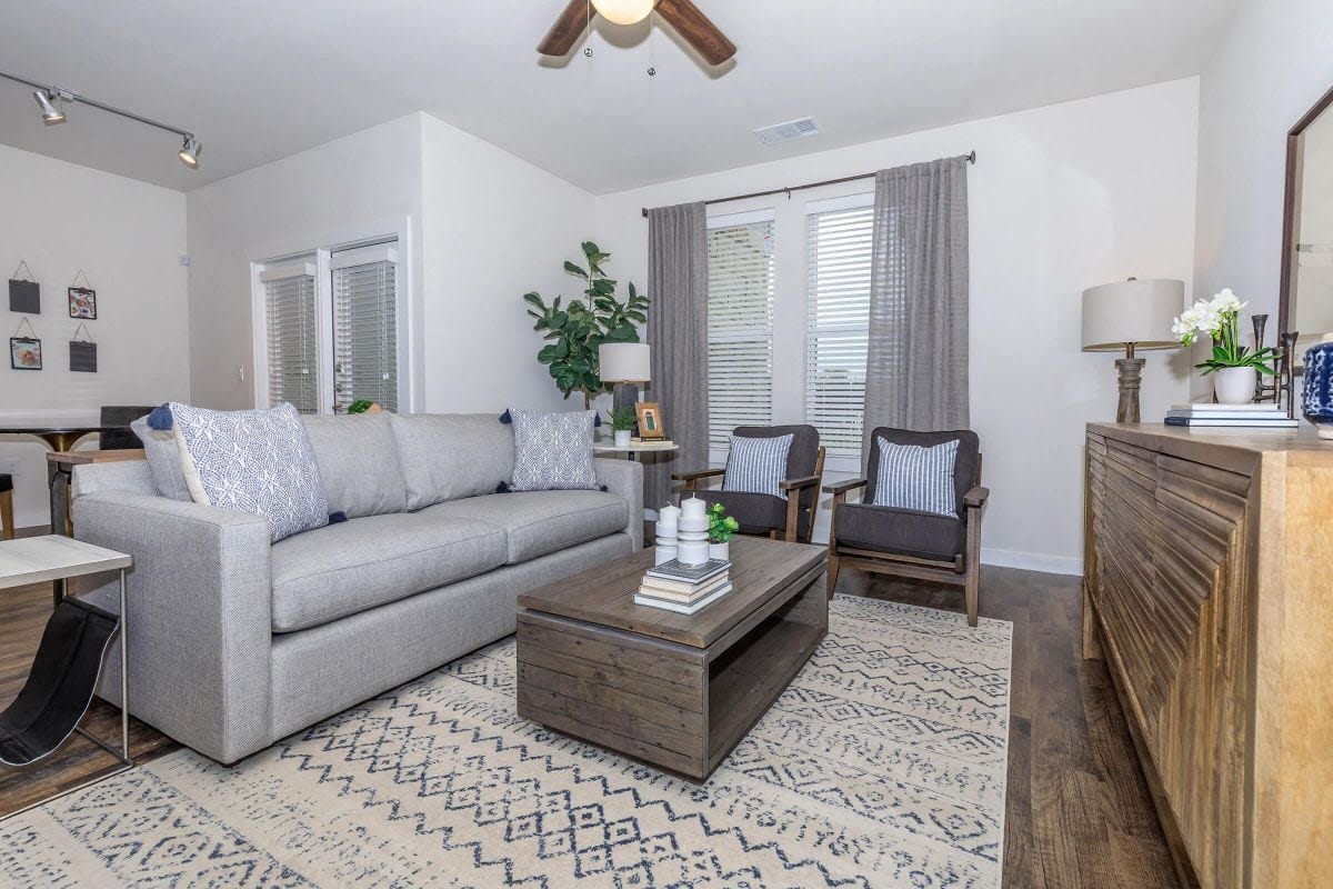 Luxia Rockwall Downes Image 4