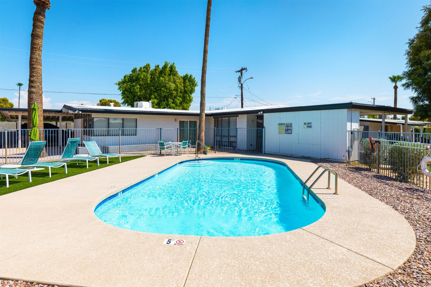 Modern Retro Living Image 9