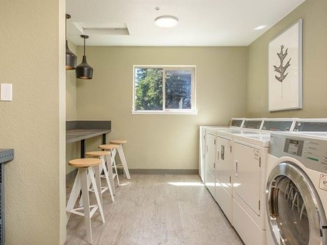 Arbor Walk Apartments Image 16