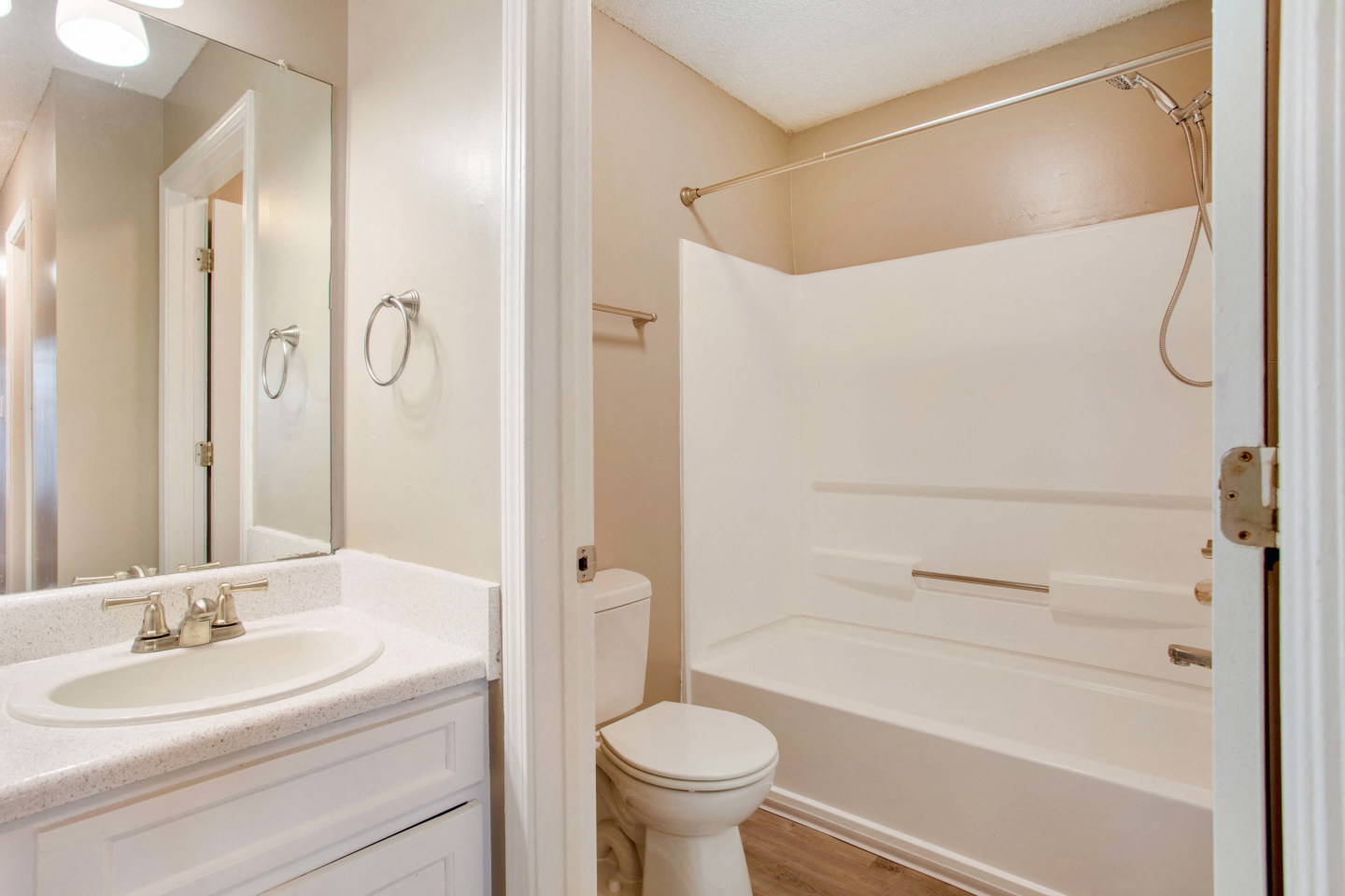 Waverly Apartments Image 32