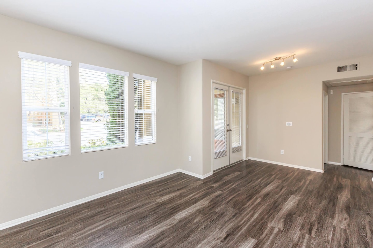 Laurel Terrace Apartment Homes Image 58