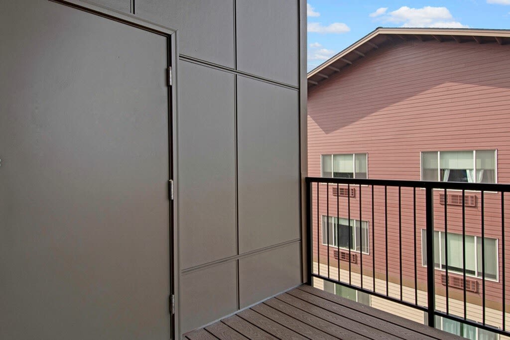 Bellevue Crossing Image 38