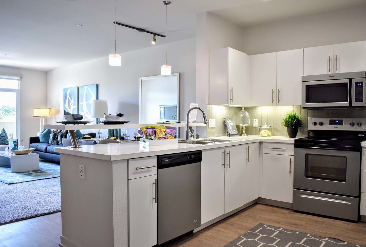 360 Luxury Apartments Image 36
