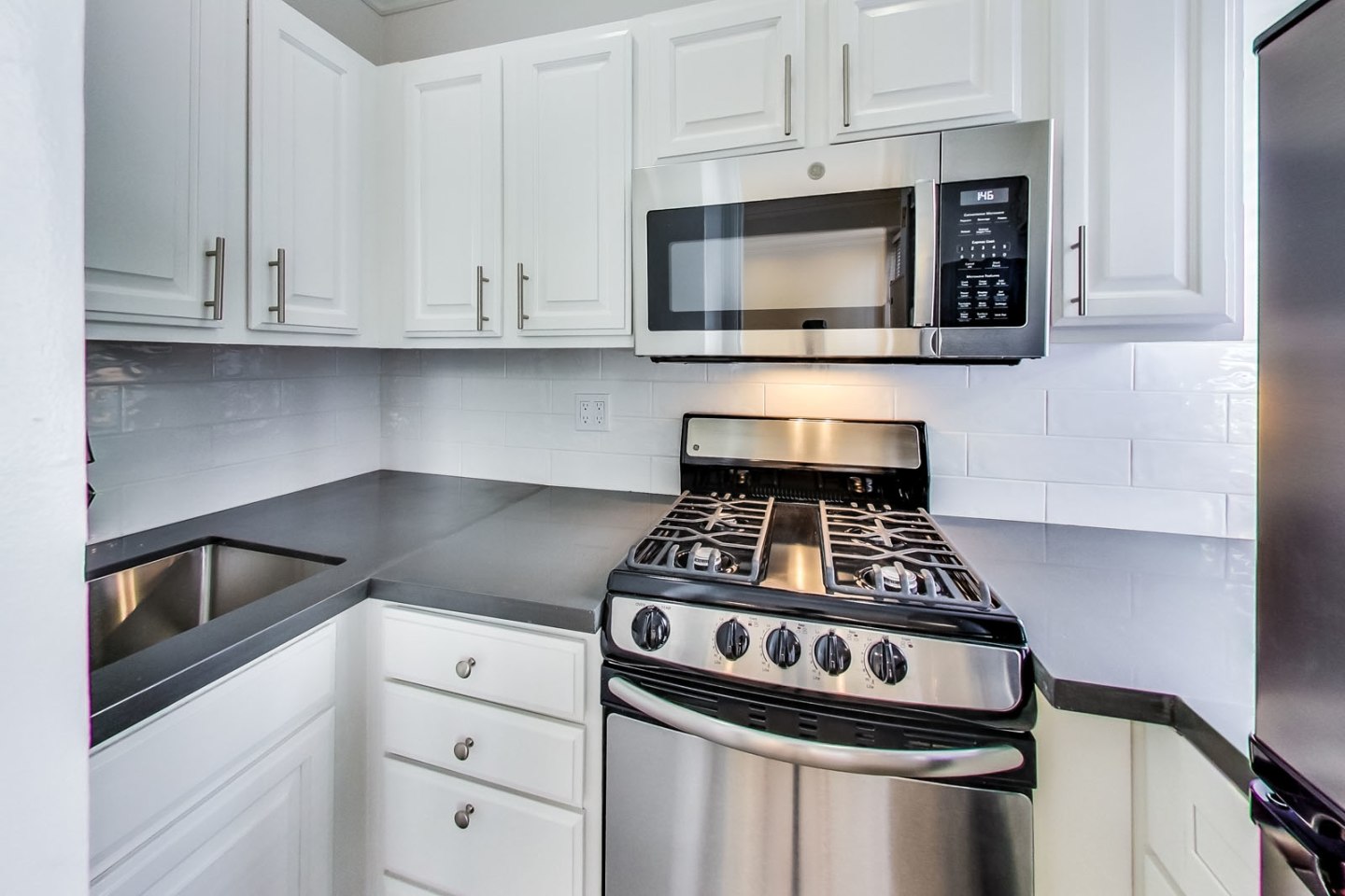 795 PINE Image 5